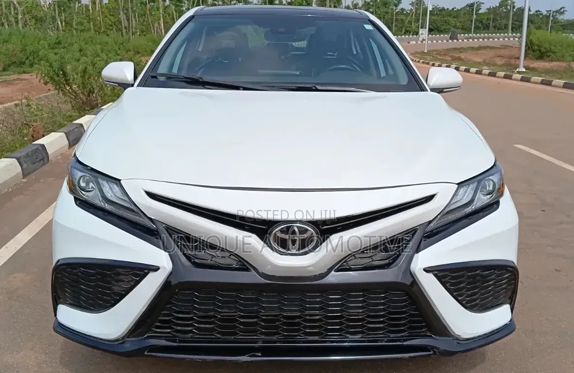 Toyota Camry XSE 2023 Off white