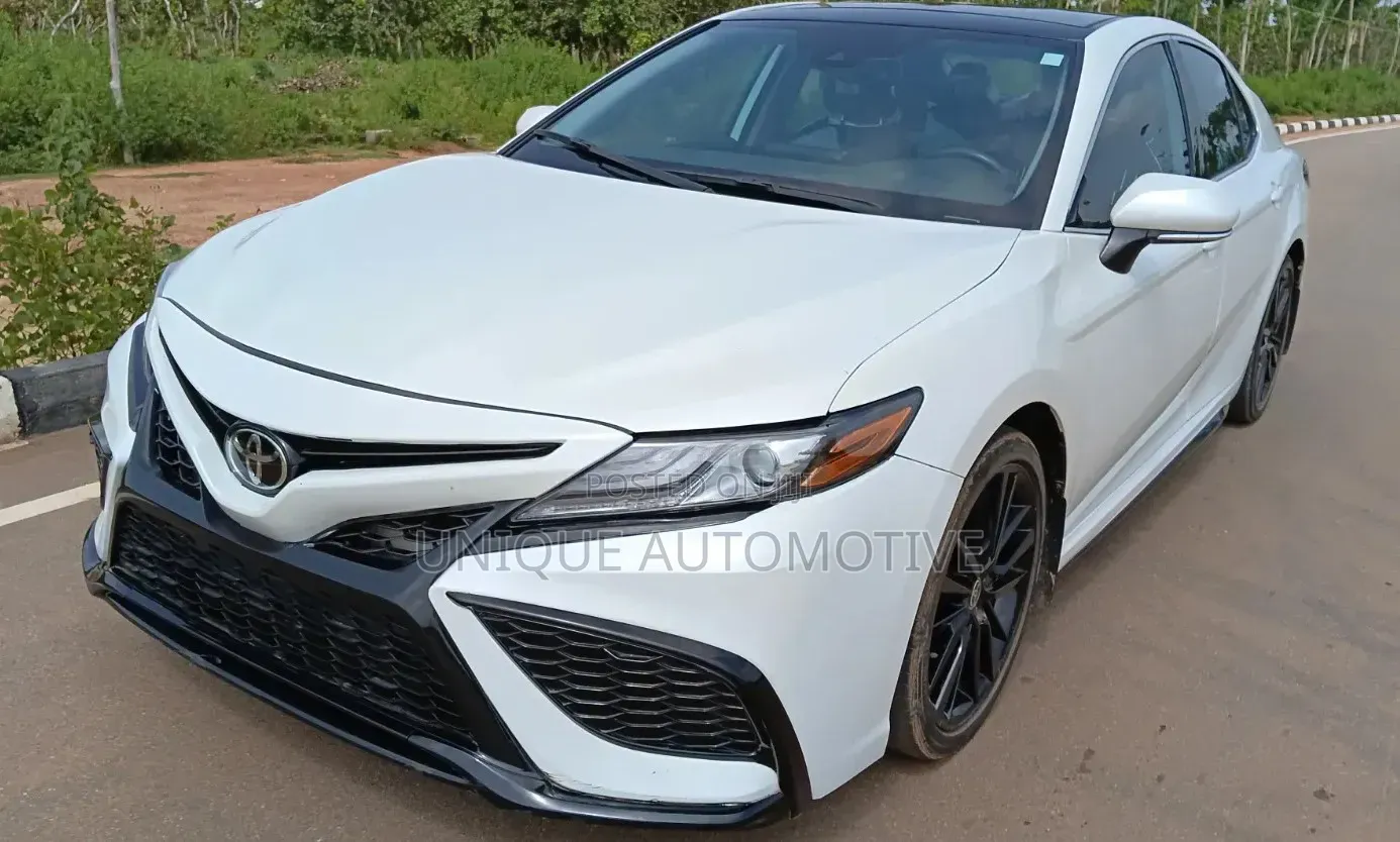 Toyota Camry XSE 2023 Off white