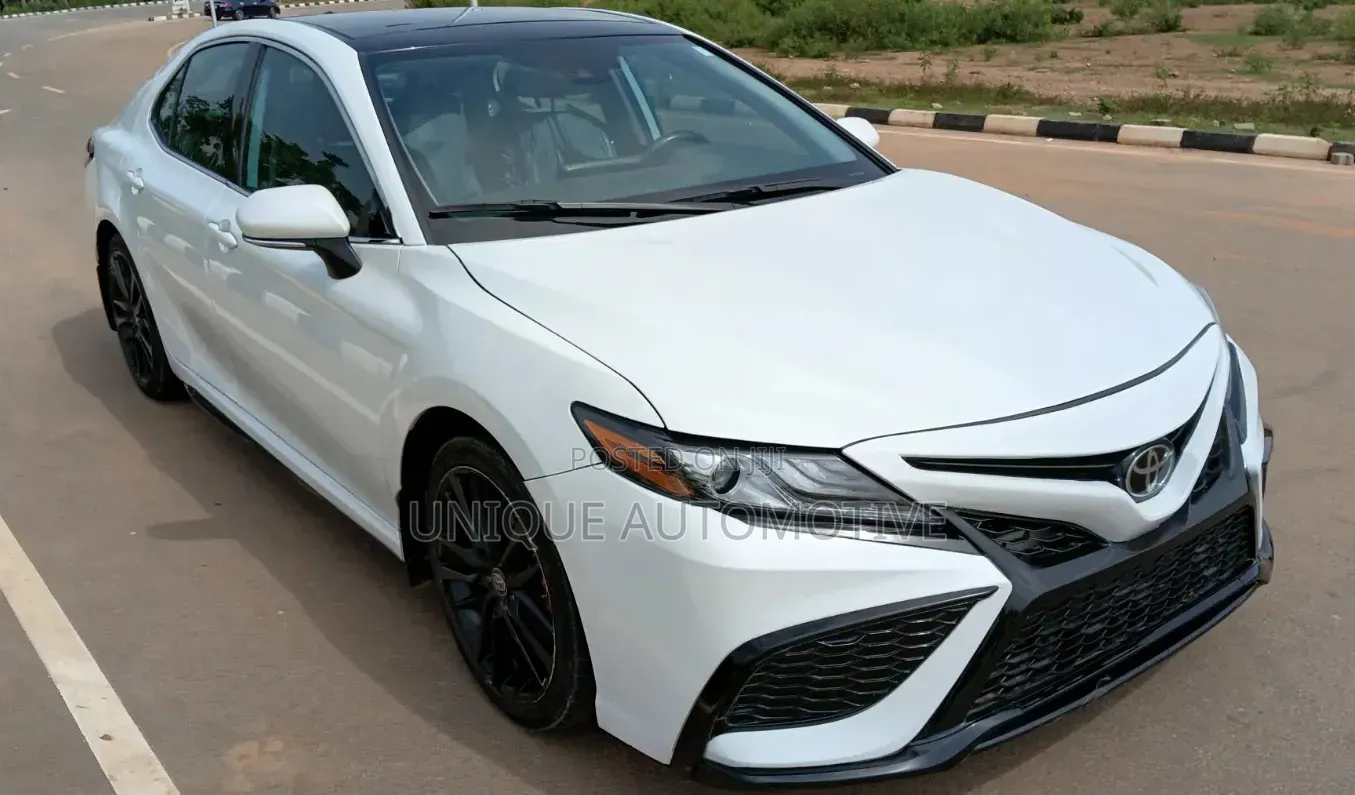 Toyota Camry XSE 2023 Off white