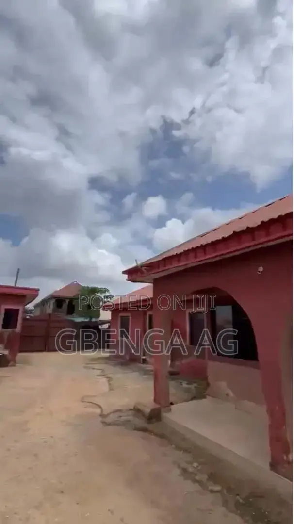 3bdrm Bungalow in Ilogbo Eremi, Abeokuta South for sale