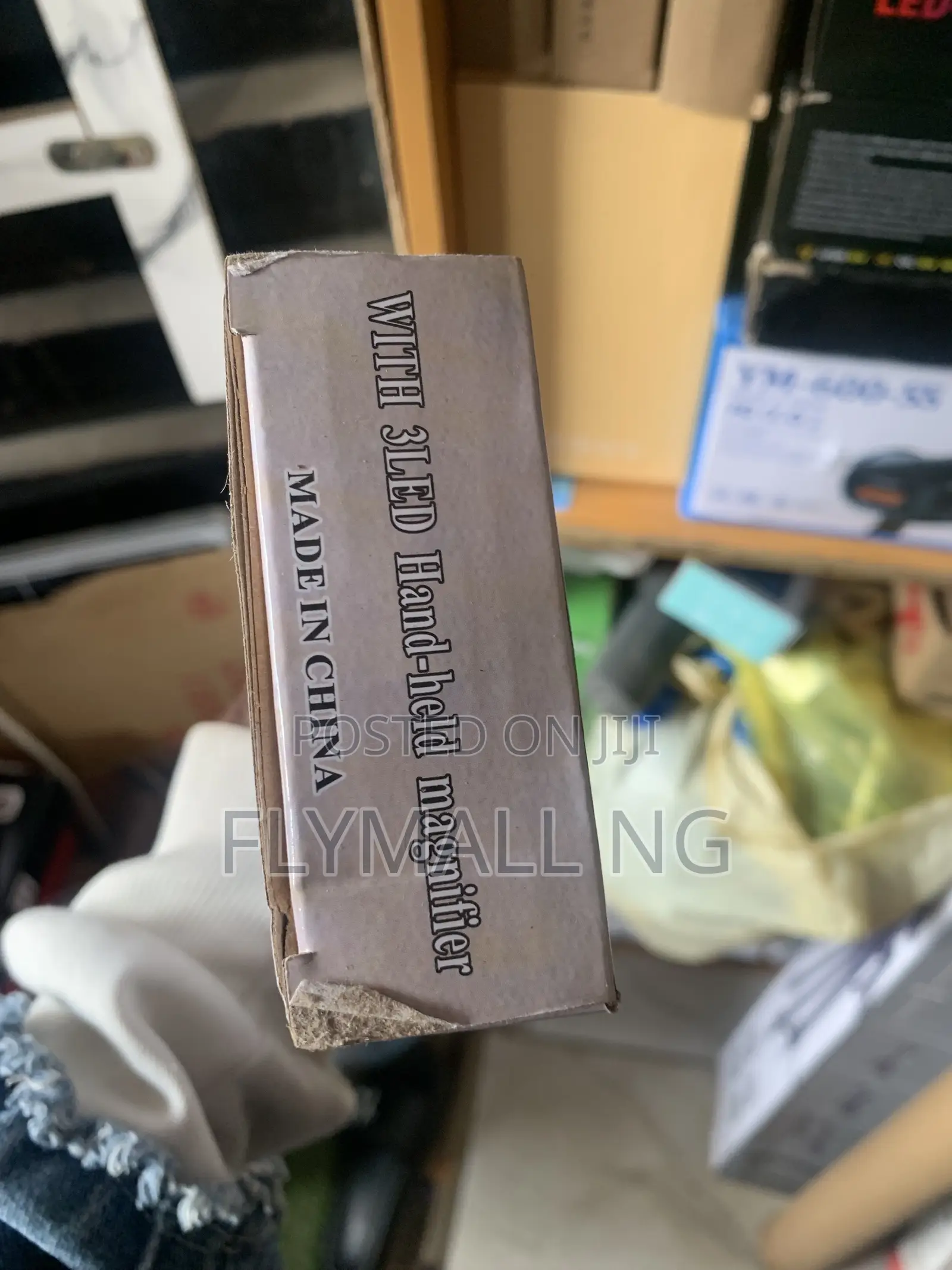 With 3LED Hand-Held Magnifier