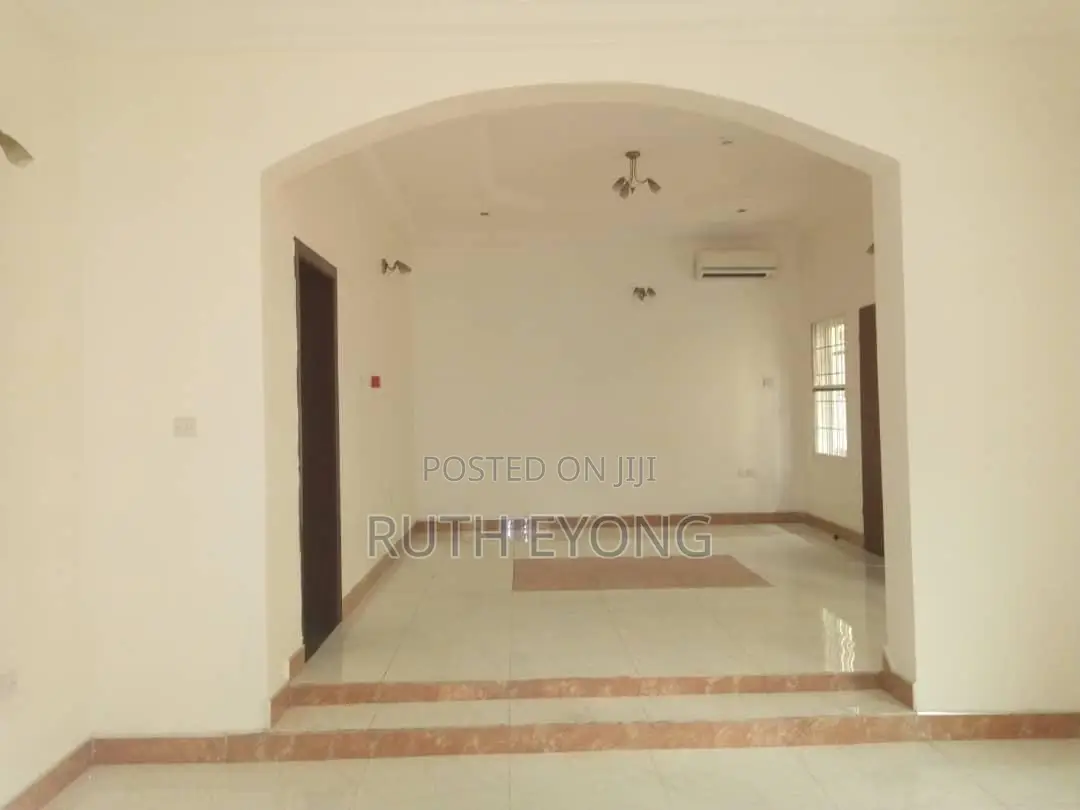 5bdrm House in Lekki Phase 1 for rent
