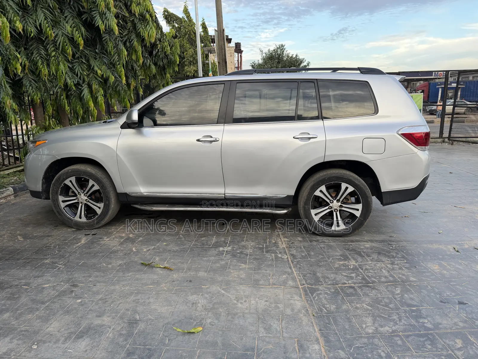 Toyota Highlander 3.5L 4WD 2013 Silver