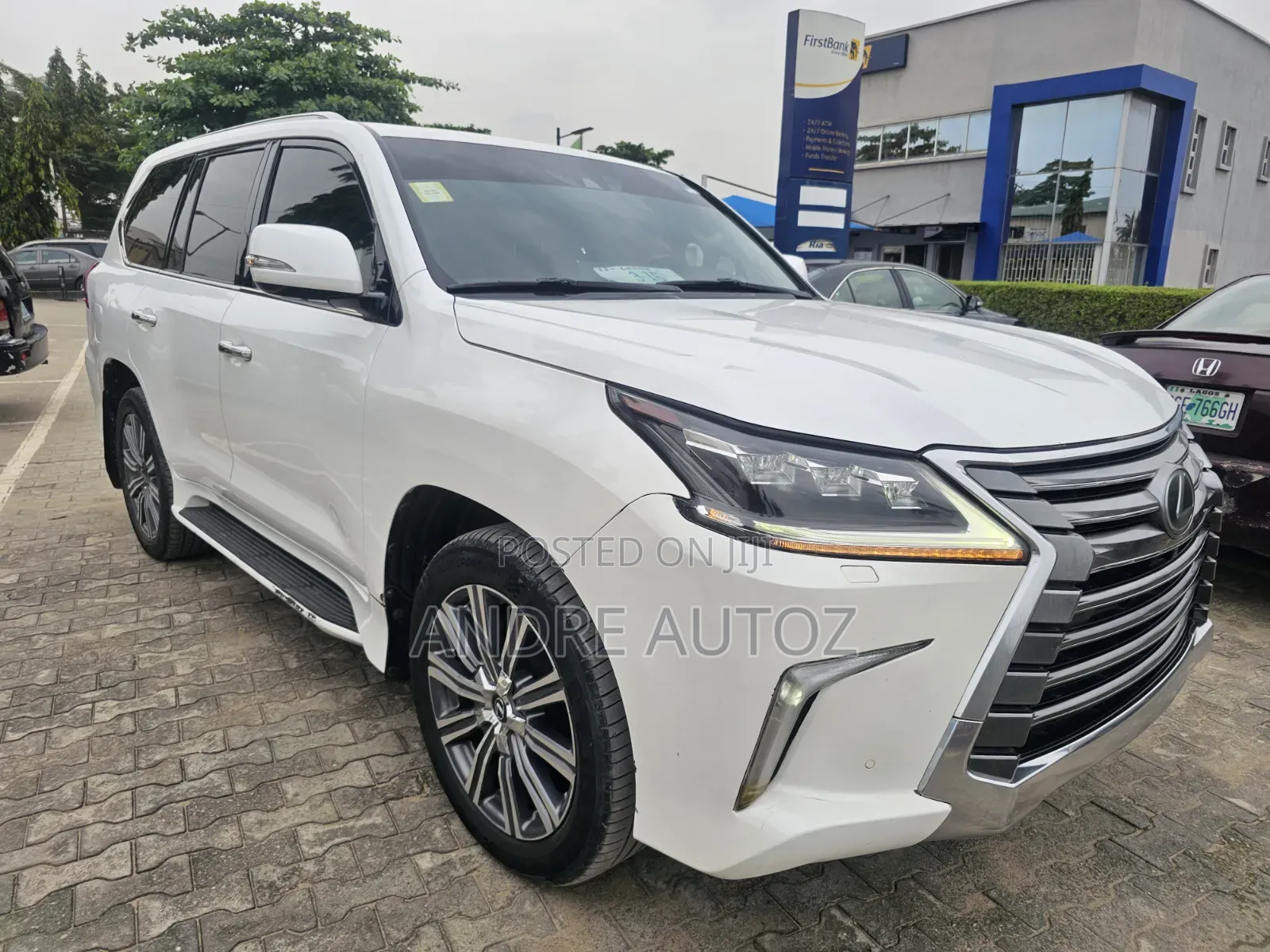 Lexus LX 570 AWD 2017 White