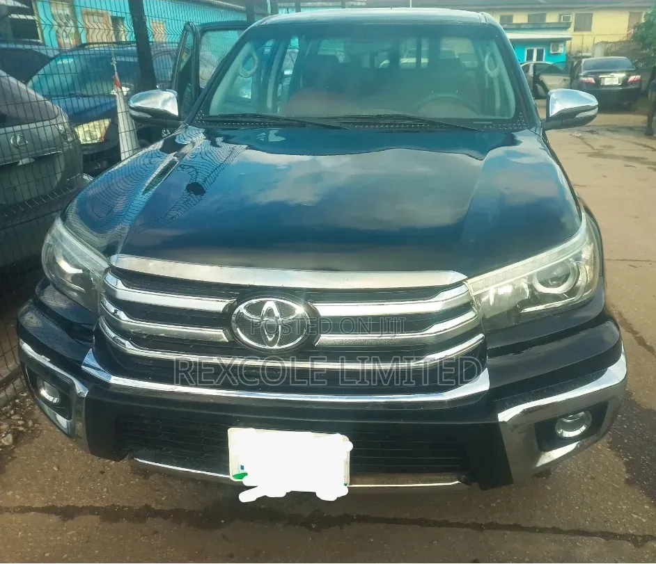 Toyota Hilux 2014 Black