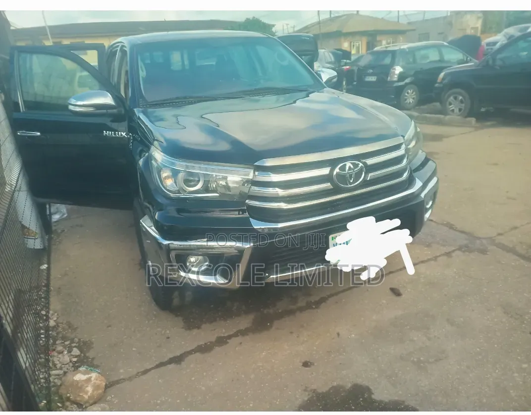 Toyota Hilux 2014 Black