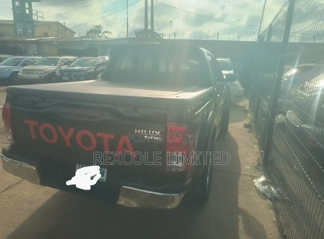 Toyota Hilux 2014 Black