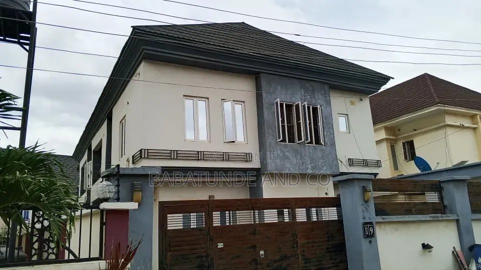 3bdrm Apartment in Old Bodija for rent
