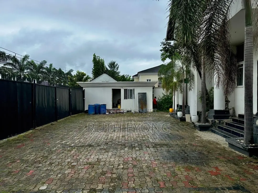 20bdrm Duplex in Lekki Phase 1 for rent