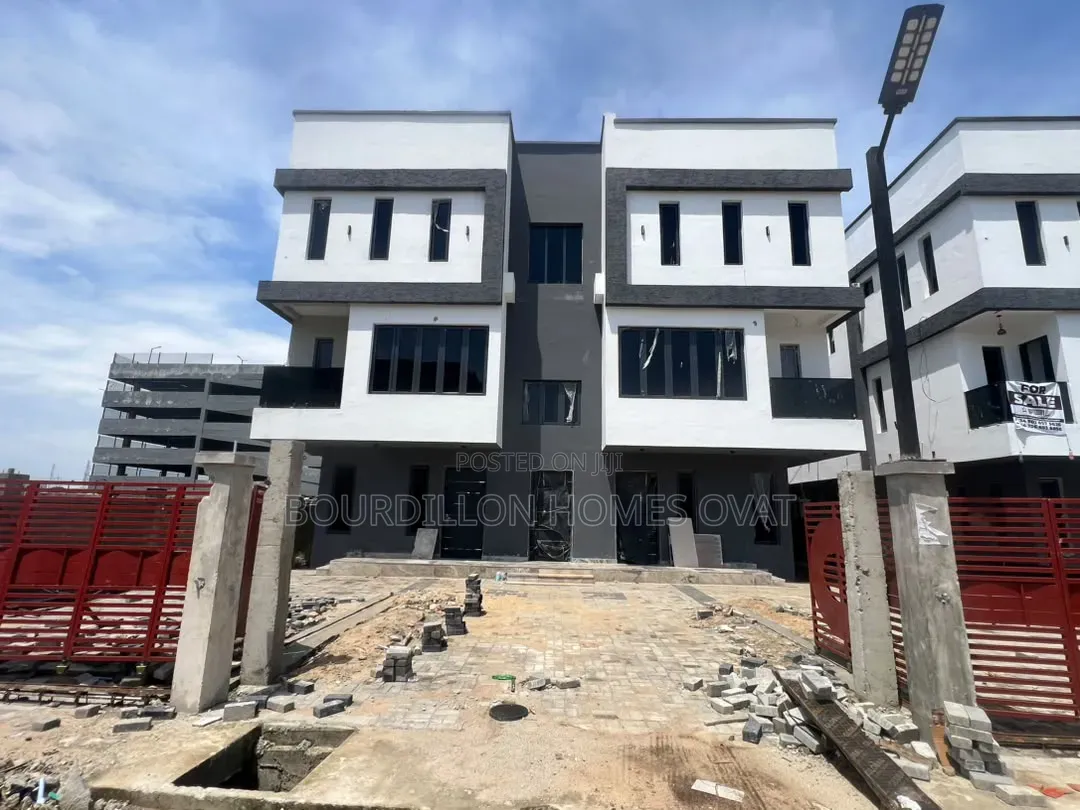 4bdrm Duplex in Off Freedom Way for sale