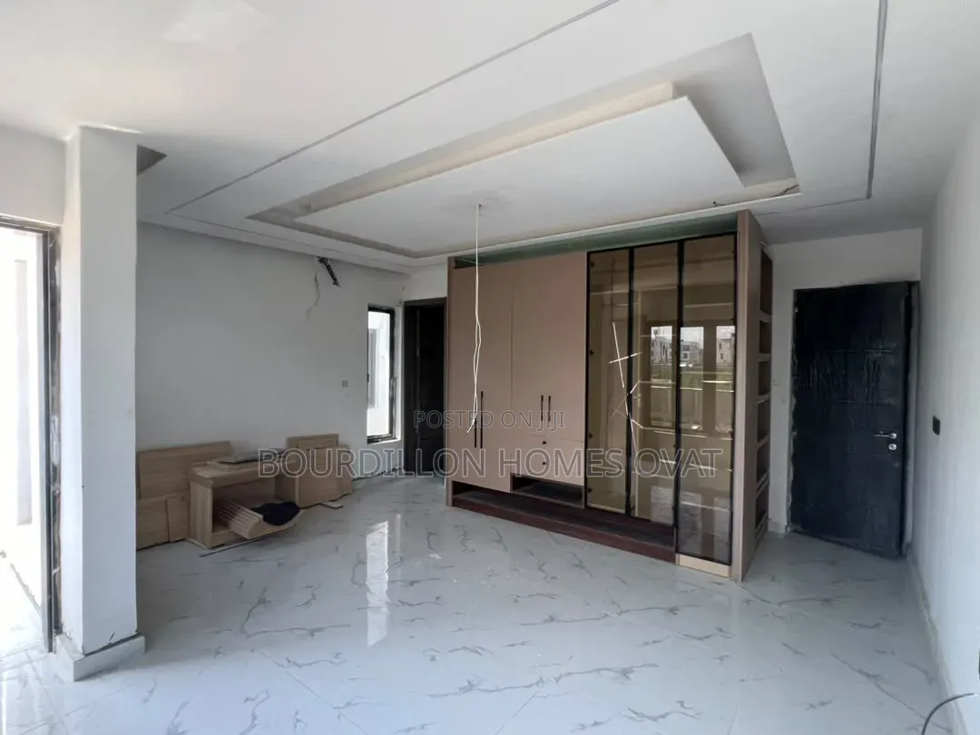 4bdrm Duplex in Off Freedom Way for sale
