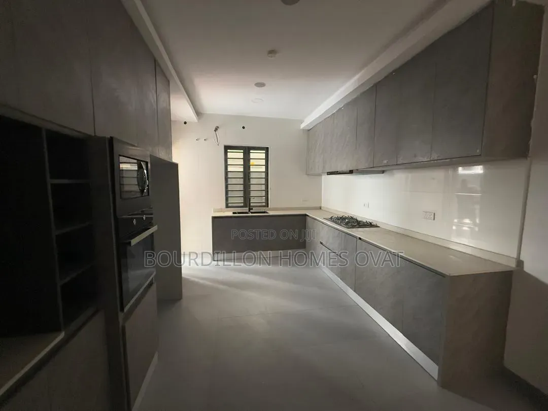 5bdrm Duplex in Off Freedom Way for sale