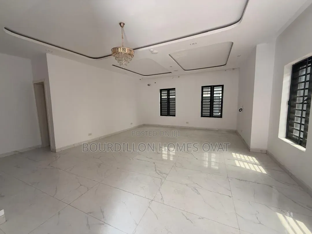 5bdrm Duplex in Off Freedom Way for sale