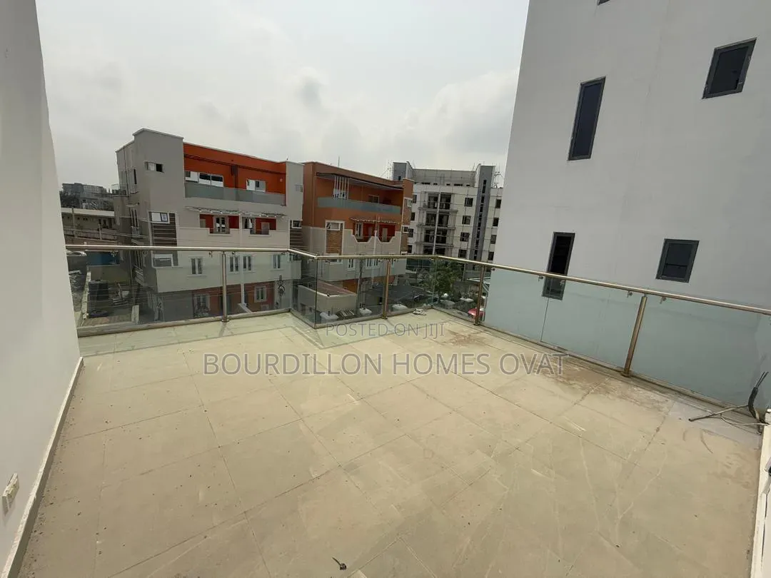 5bdrm Duplex in Off Freedom Way for sale