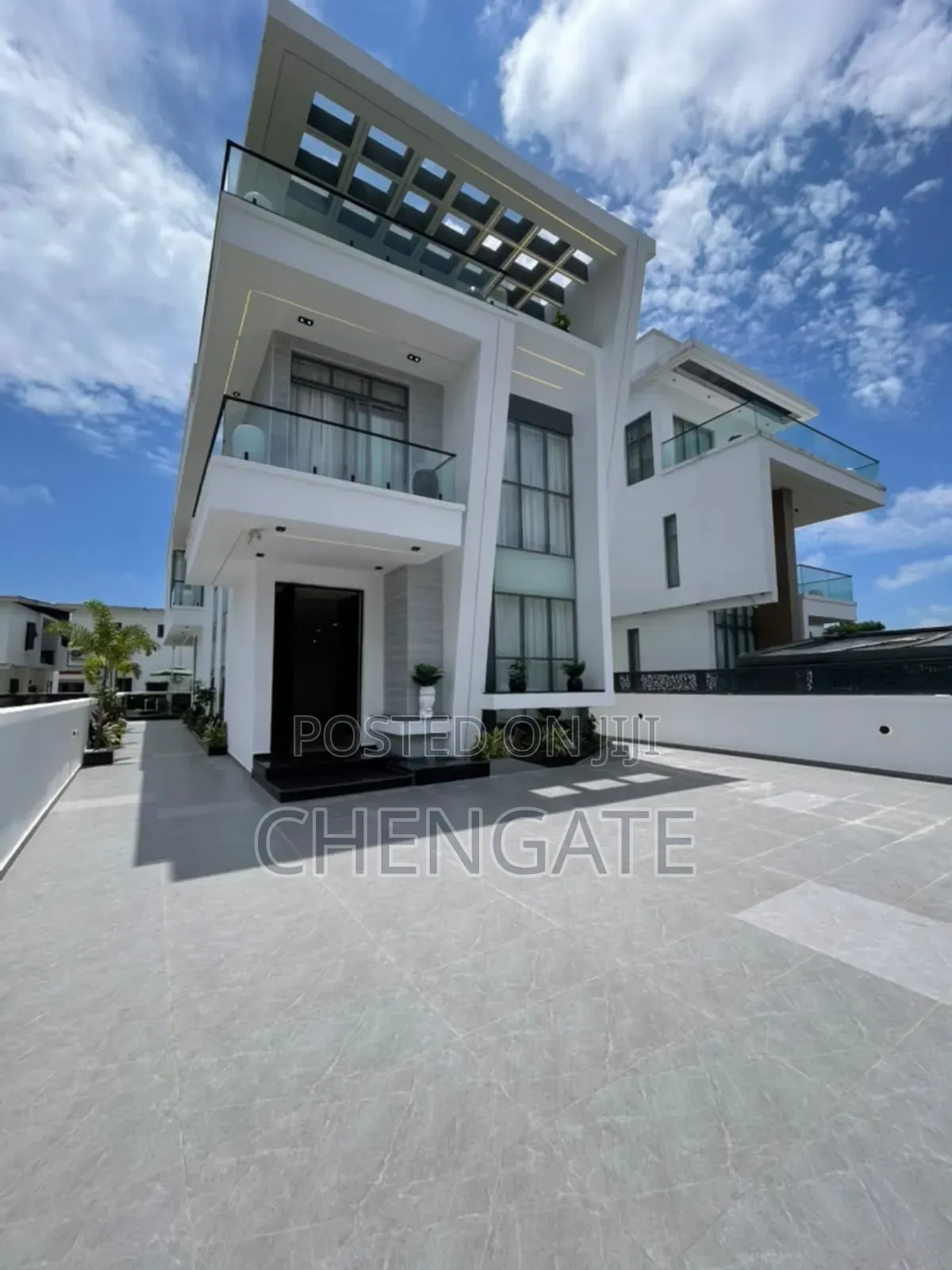 5bdrm Duplex in Osapa london for sale
