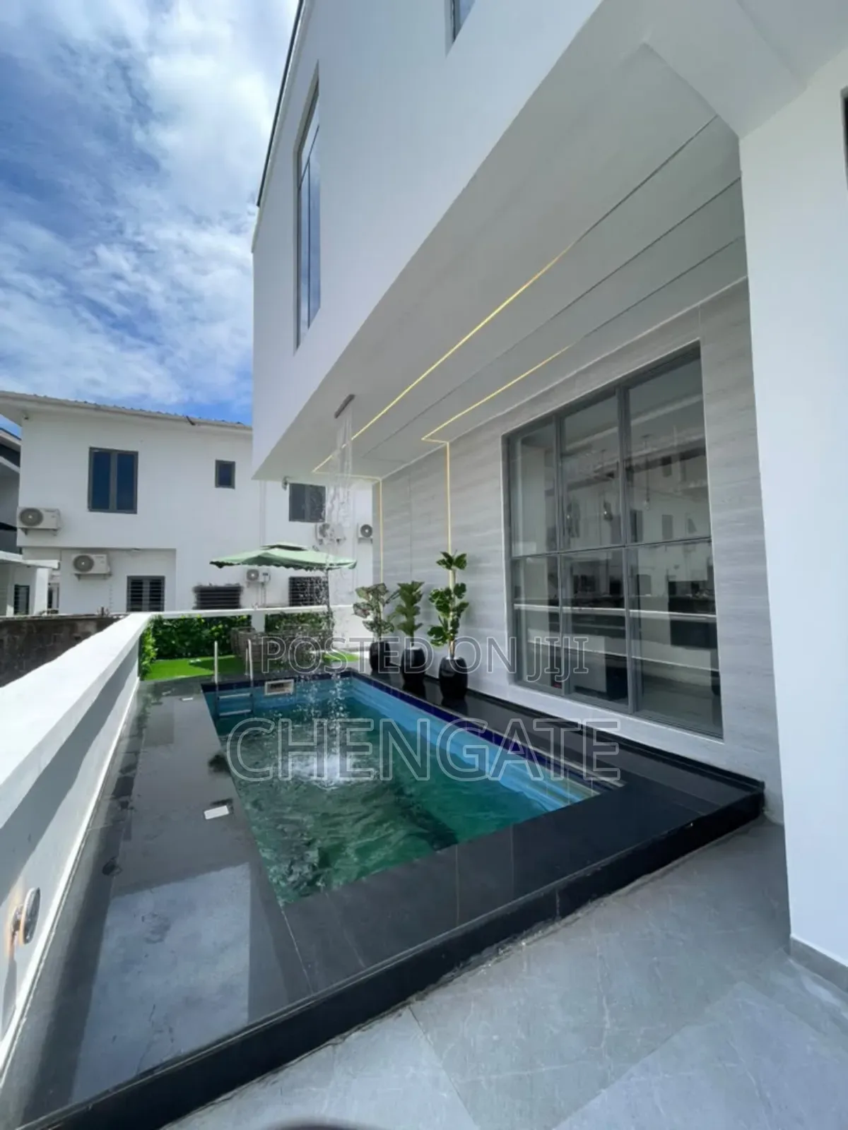 5bdrm Duplex in Osapa london for sale