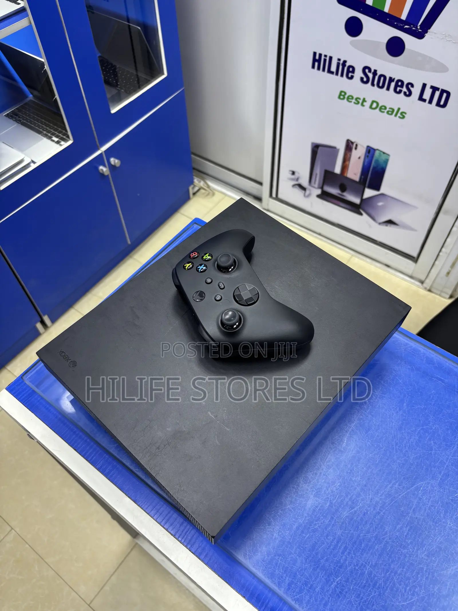 Used Xbox One X + Pad