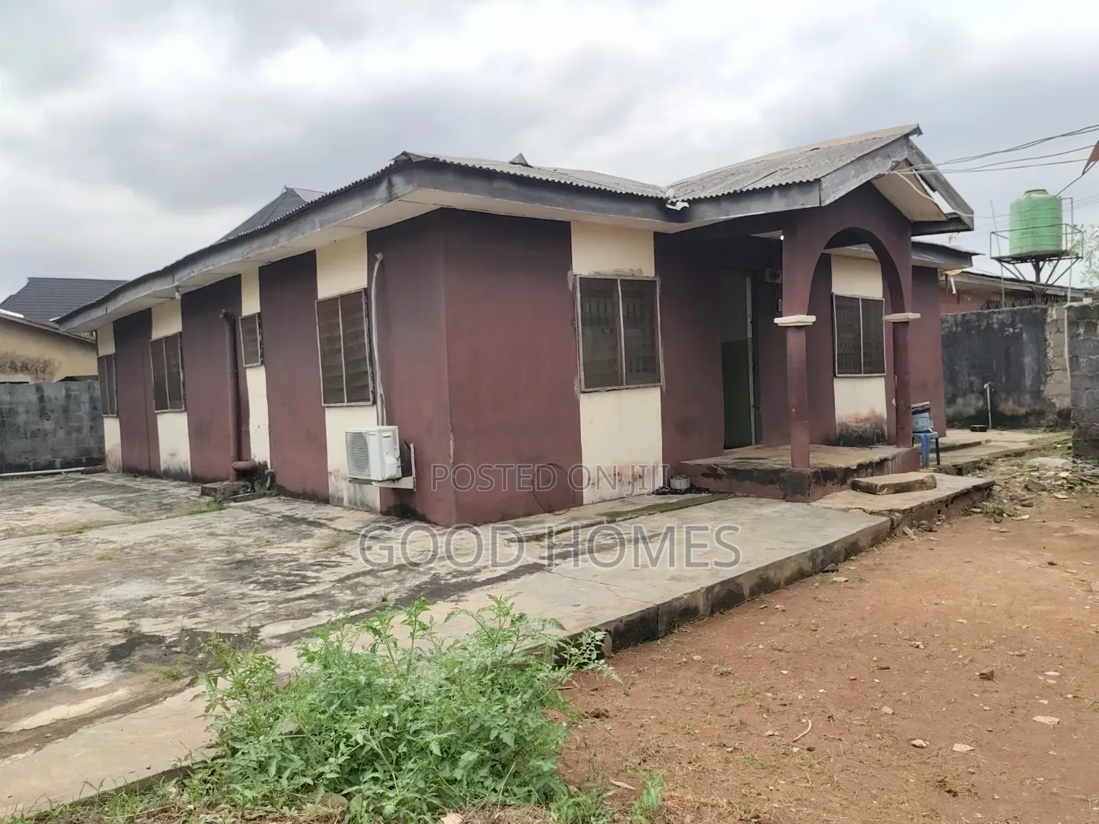 4bdrm Bungalow in Igando for sale