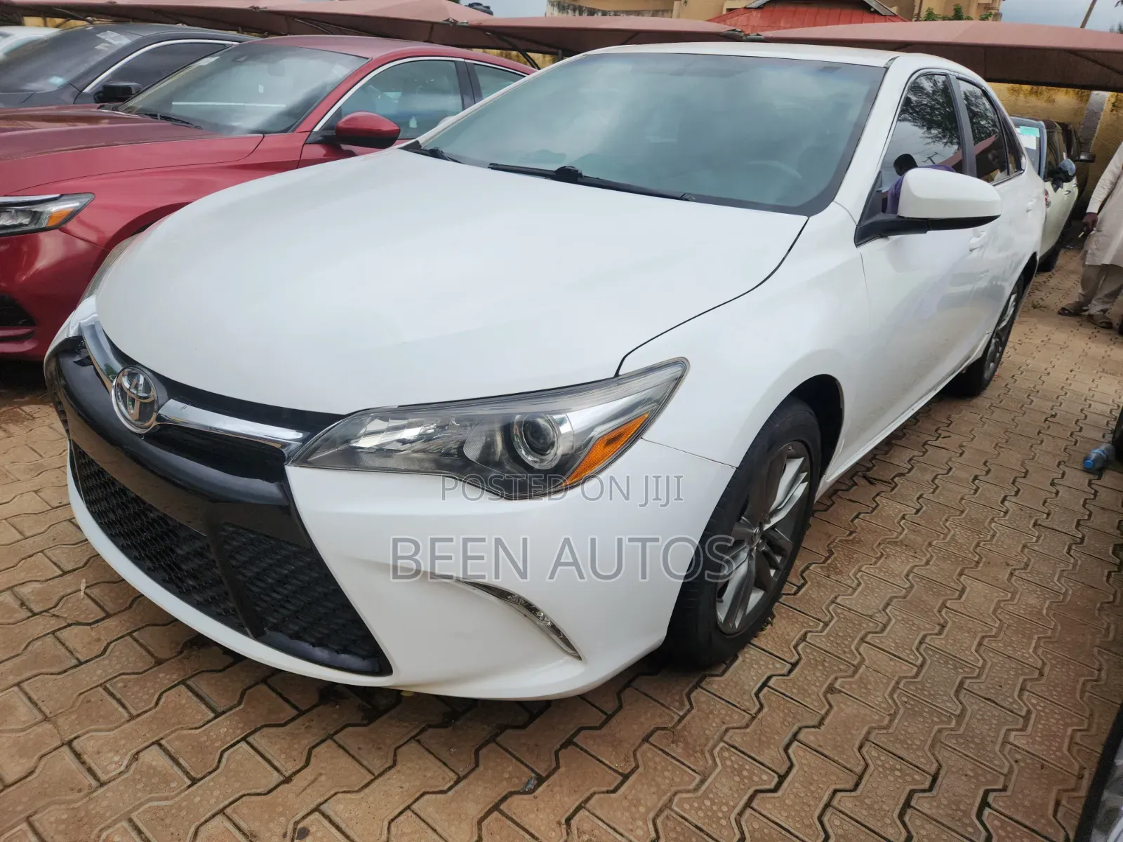 Toyota Camry SE 4dr Sedan (2.5L 4cyl 6A) 2016 White