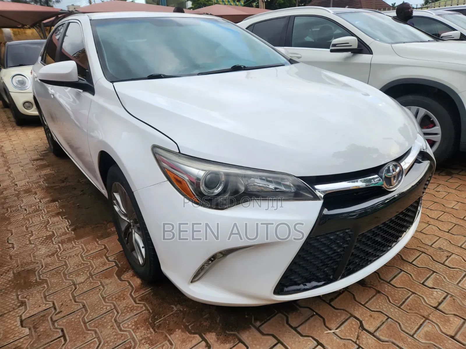 Toyota Camry SE 4dr Sedan (2.5L 4cyl 6A) 2016 White