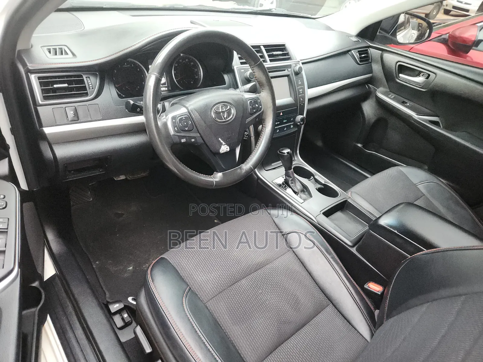 Toyota Camry SE 4dr Sedan (2.5L 4cyl 6A) 2016 White