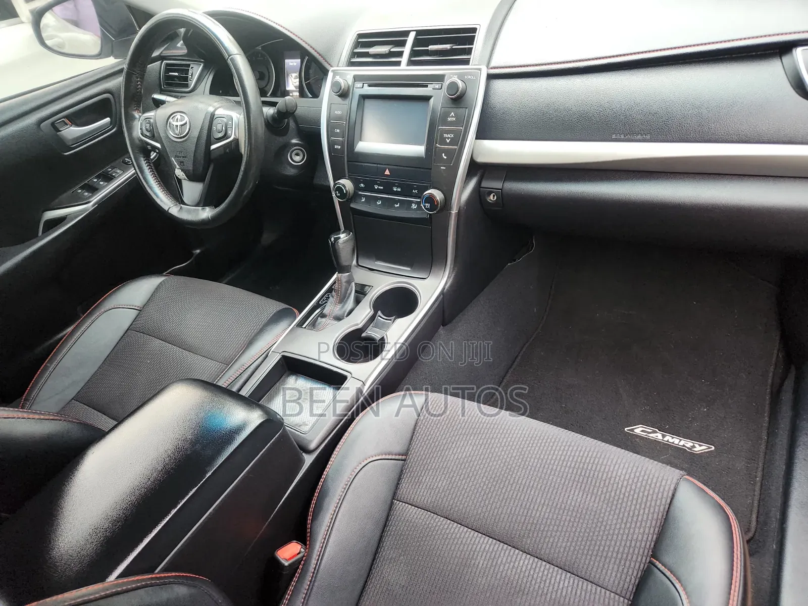Toyota Camry SE 4dr Sedan (2.5L 4cyl 6A) 2016 White