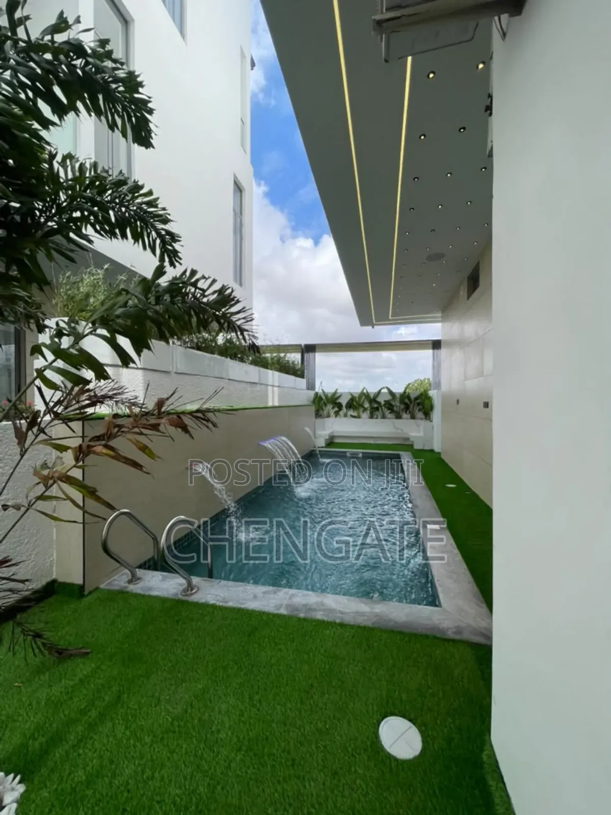 5bdrm Duplex in Osapa london for sale