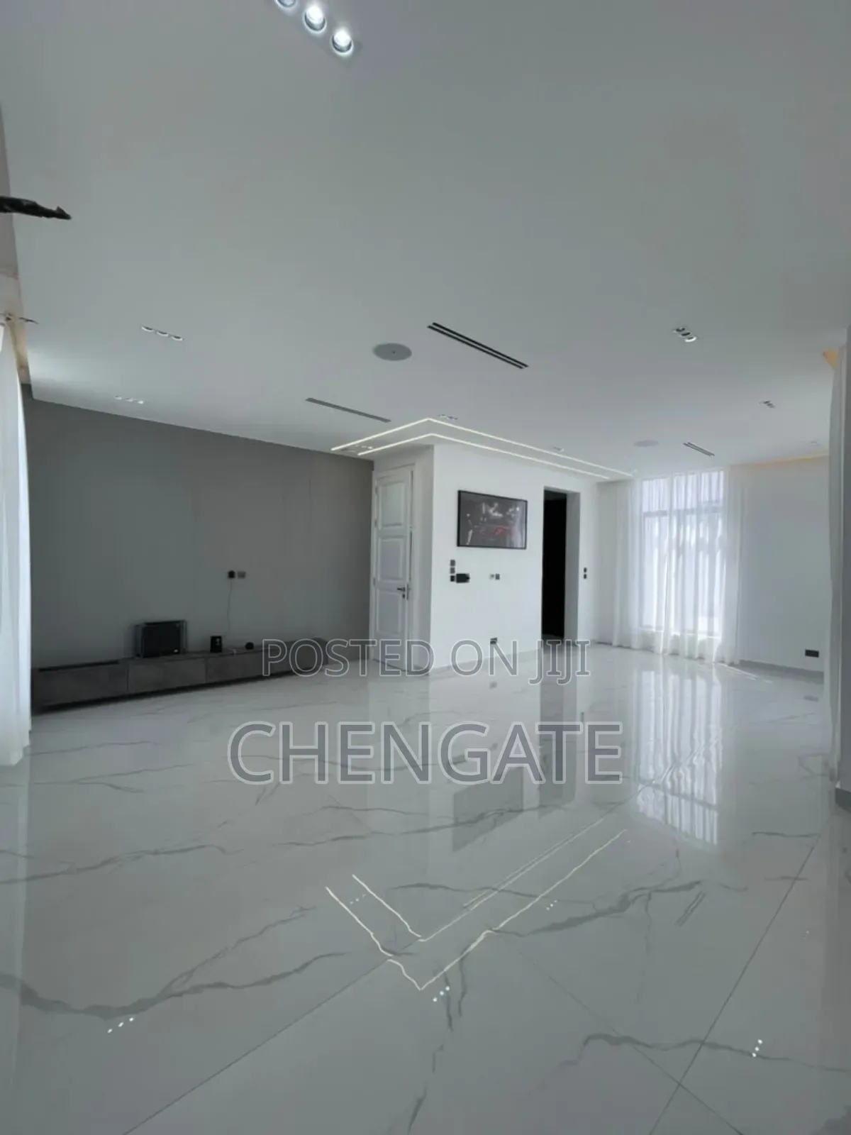 5bdrm Duplex in Osapa london for sale