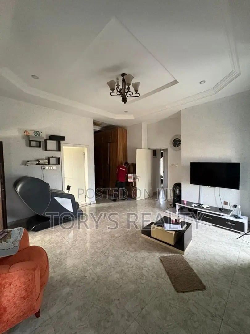 3bdrm Townhouse/Terrace in Lekki Phase 2 for sale