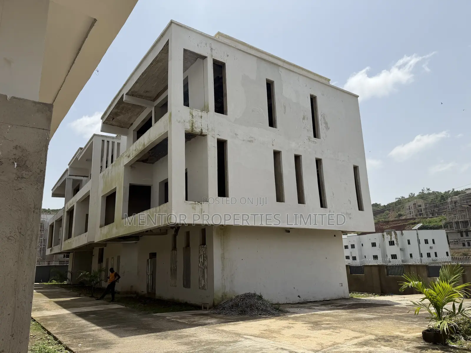 5bdrm Duplex in Guzape for sale