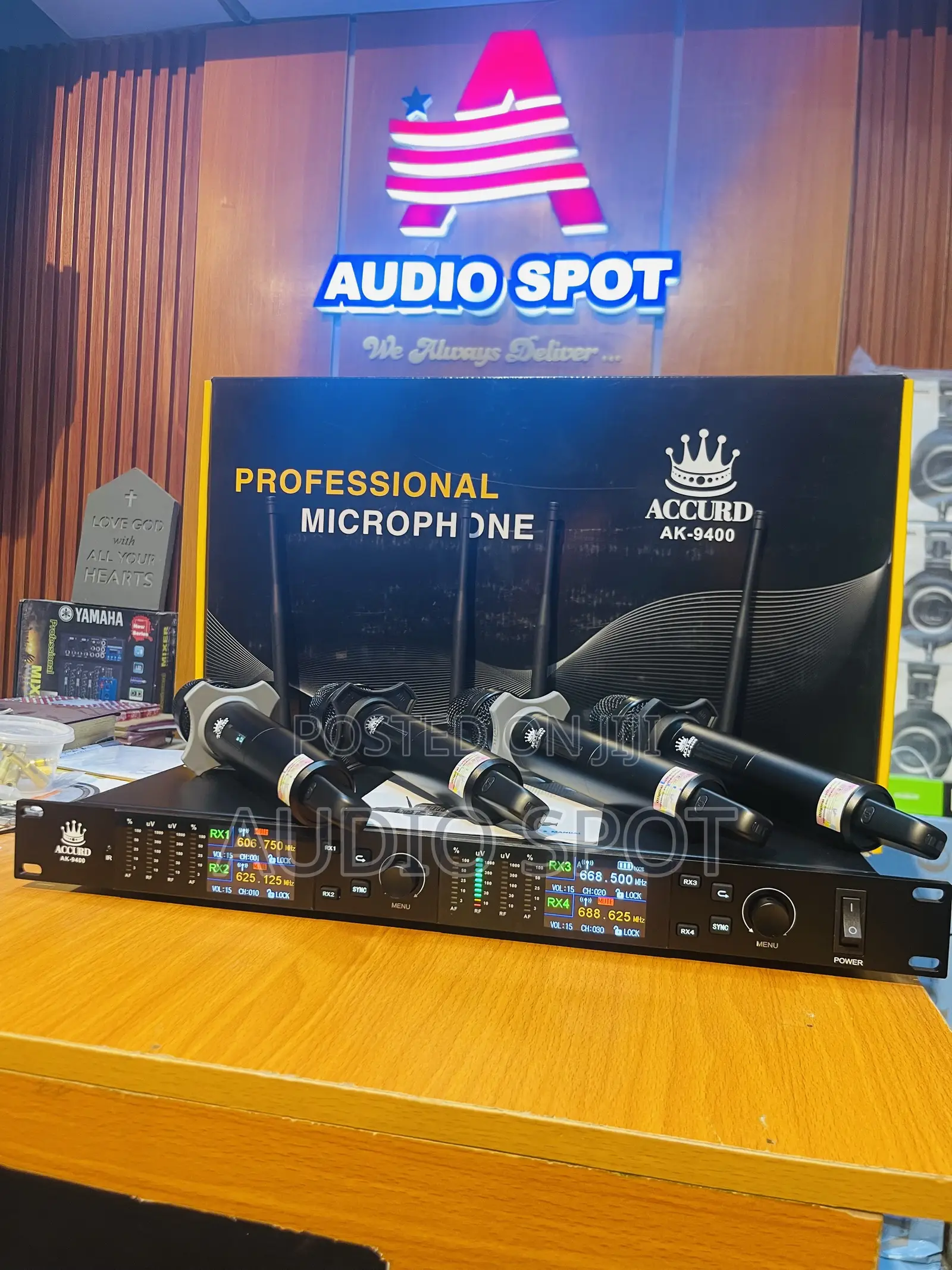 ACCURD AK-9400 Professional 4 in 1 Digital Wireless Microphone