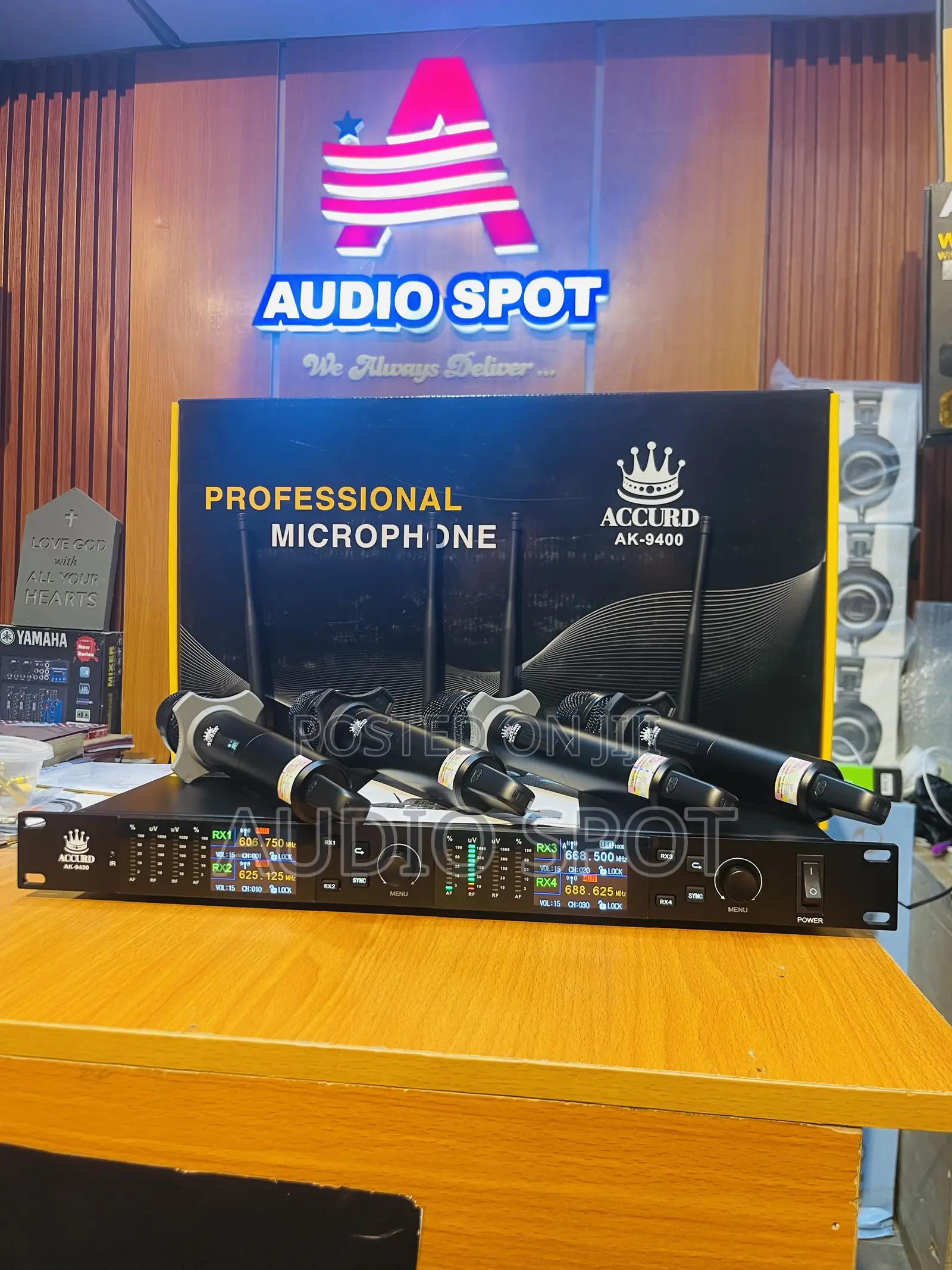 ACCURD AK-9400 Professional 4 in 1 Digital Wireless Microphone