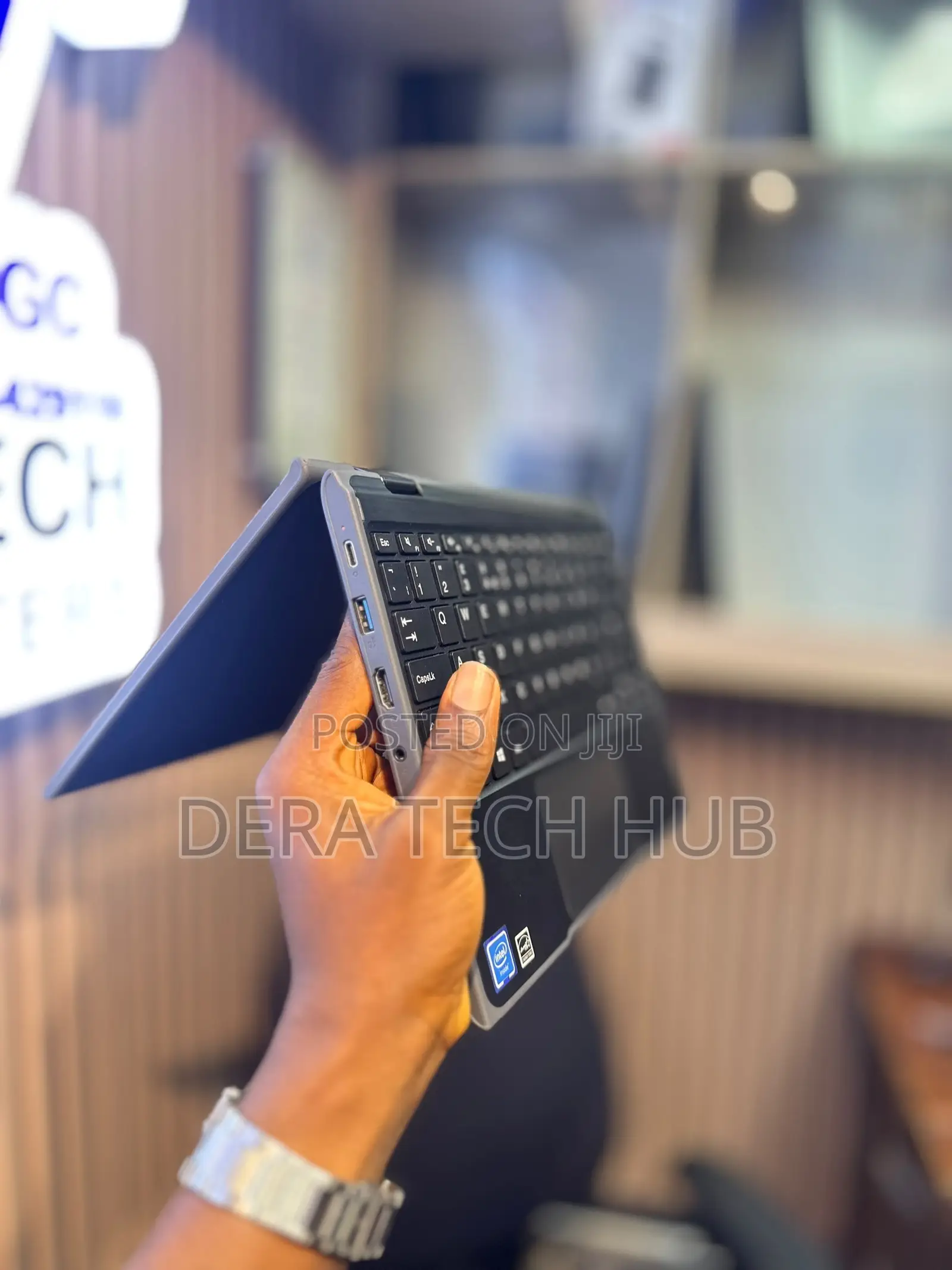 Laptop Lenovo 300e 4GB Intel Pentium SSD 128GB