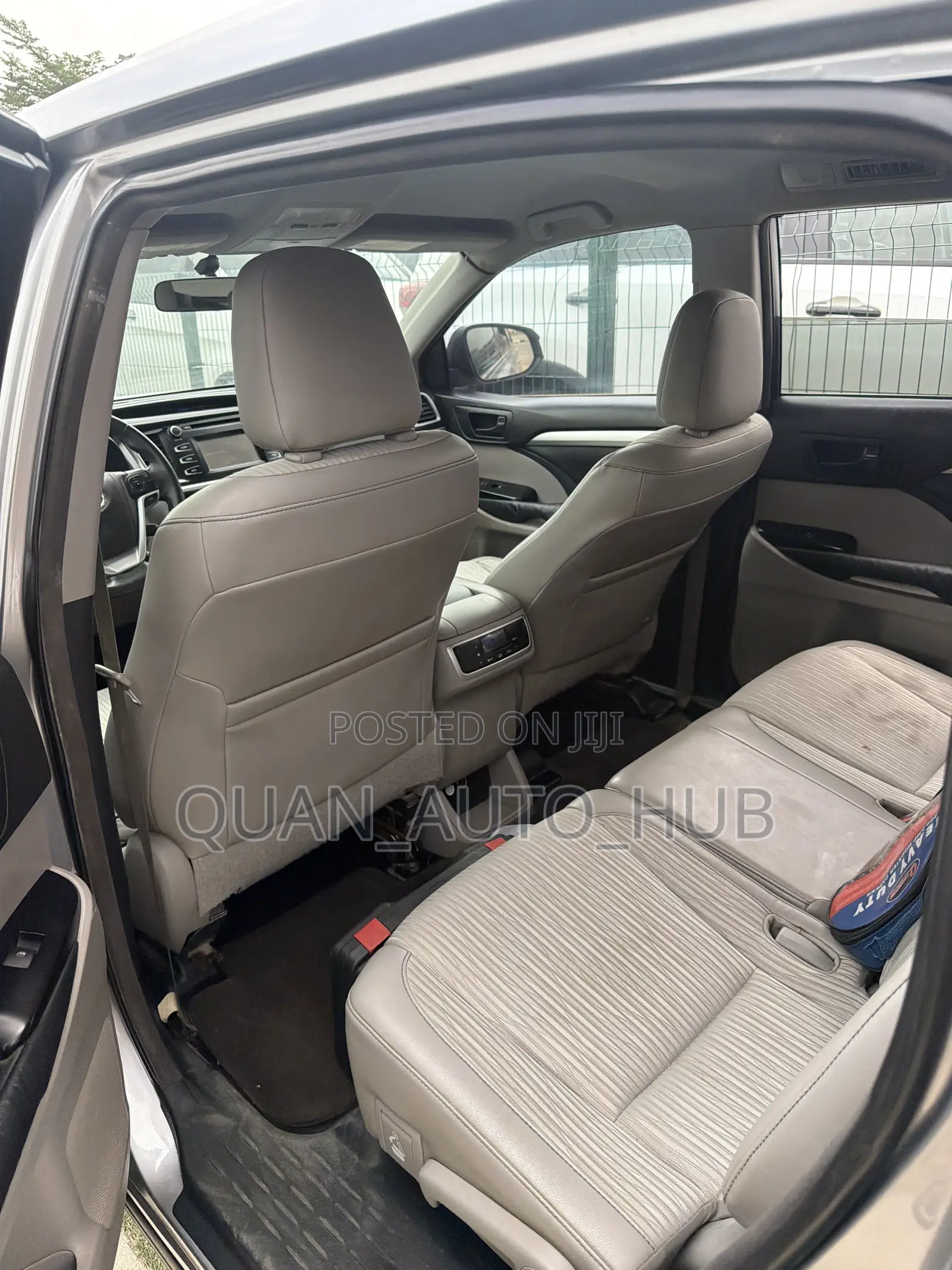 Toyota Highlander LE 4dr SUV (3.5L 6cyl 6A) 2015 Silver