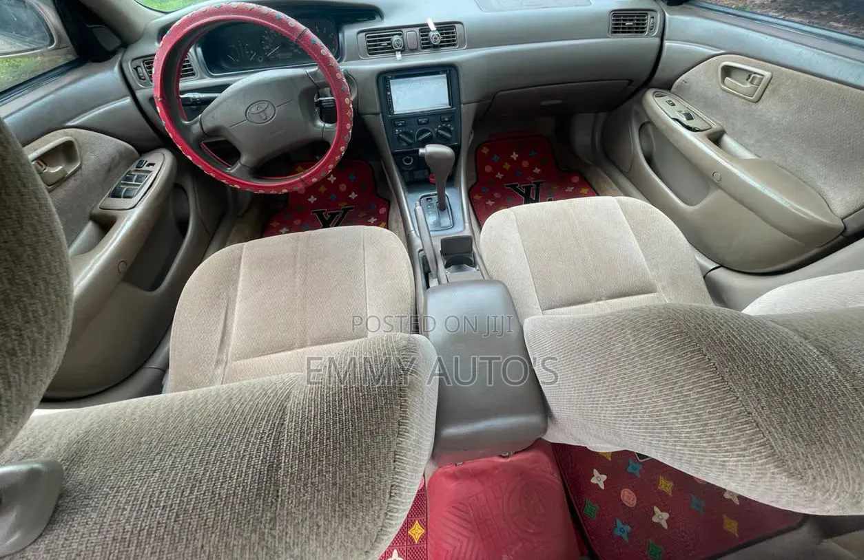 Toyota Camry 2000 Gold