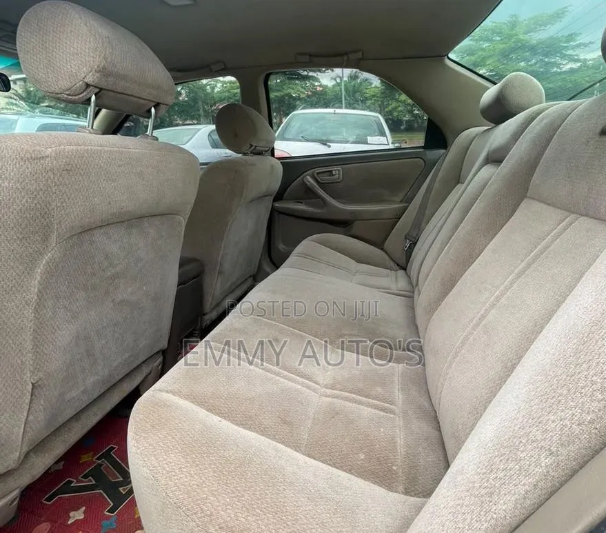 Toyota Camry 2000 Gold