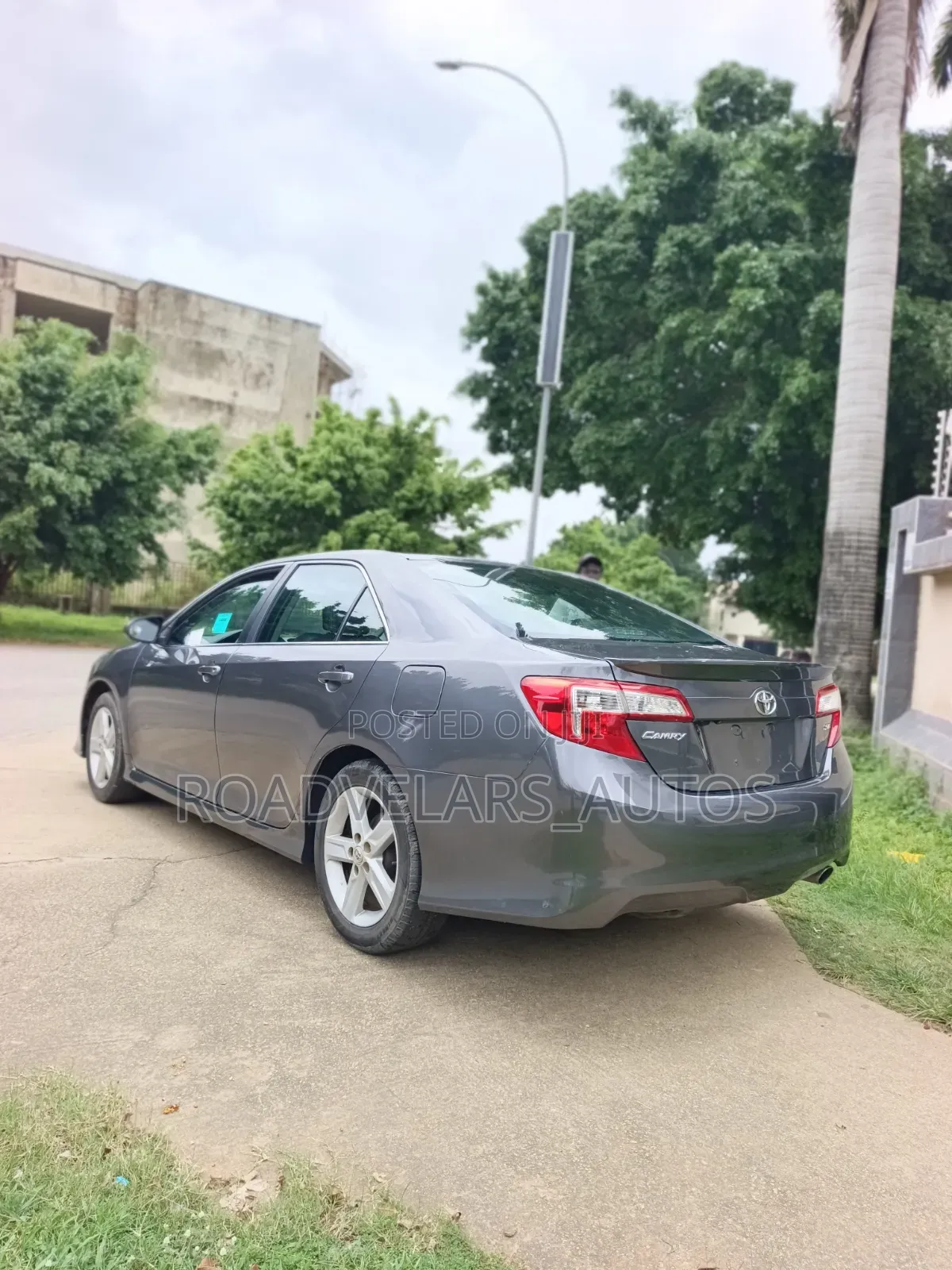 Toyota Camry SE 4dr Sedan (2.5L 4cyl 6A) 2014 Gray