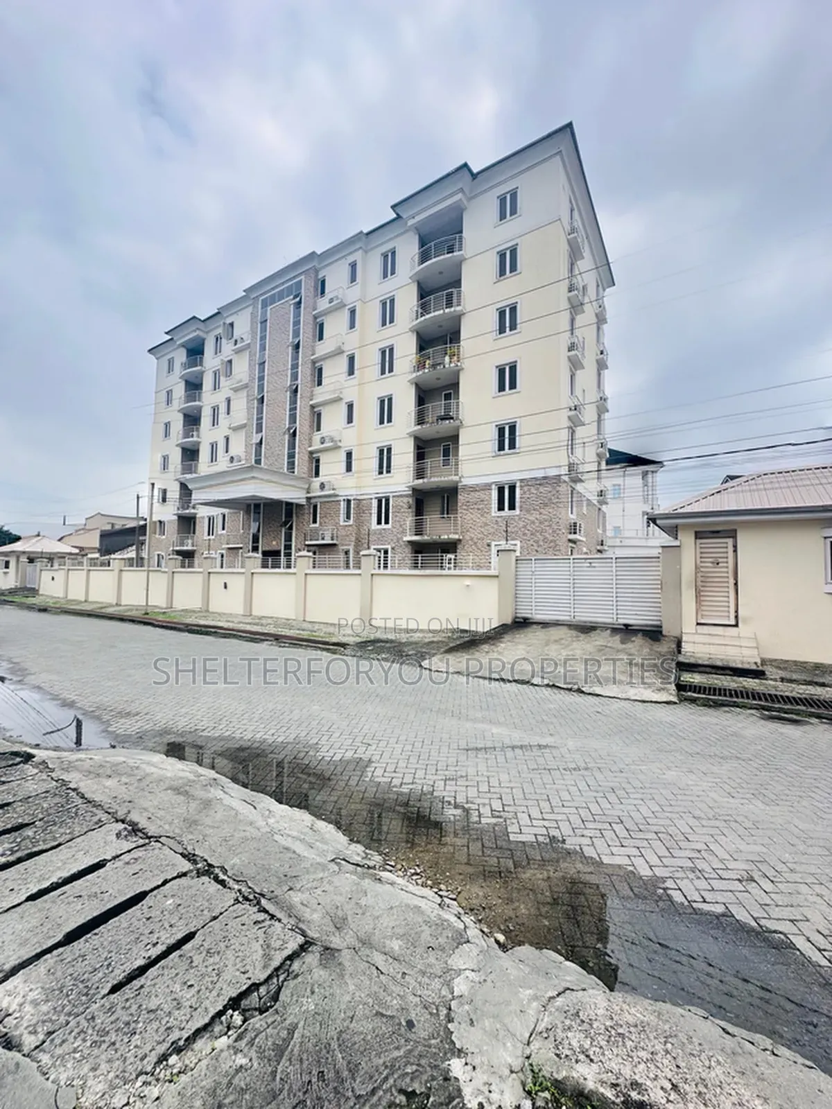3bdrm Apartment in Lekki Phase 1 for rent