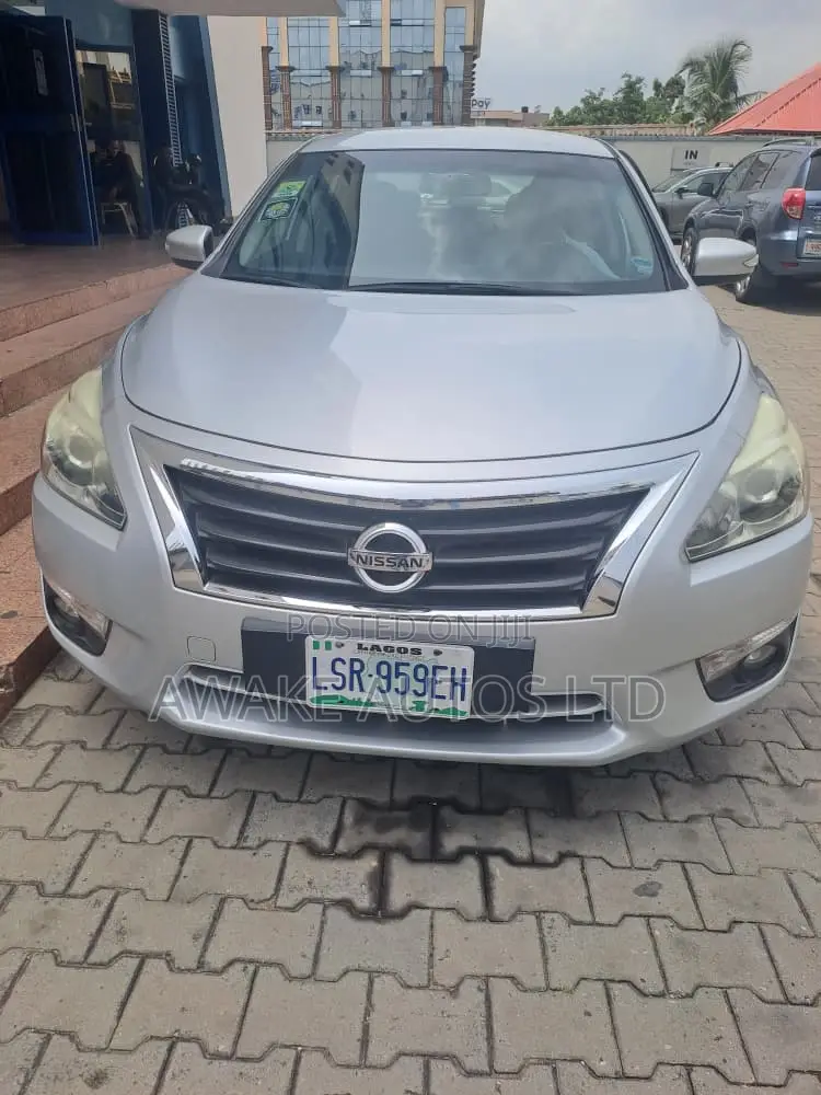 Nissan Altima 2.5 4dr Sedan (2.5L 4cyl CVT) 2015 Silver