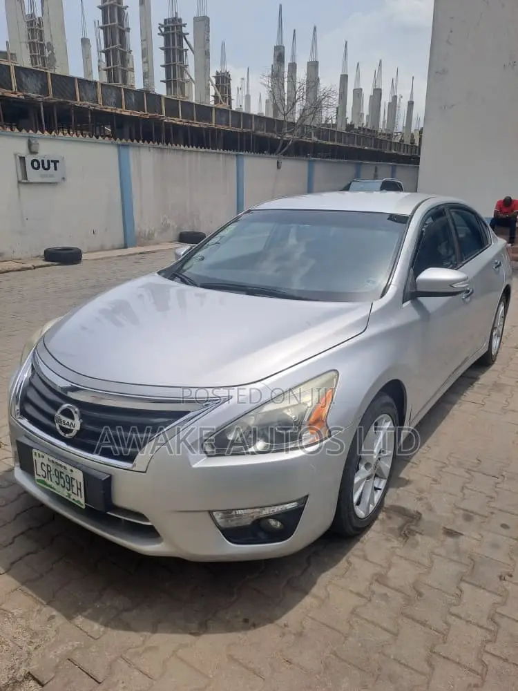Nissan Altima 2.5 4dr Sedan (2.5L 4cyl CVT) 2015 Silver