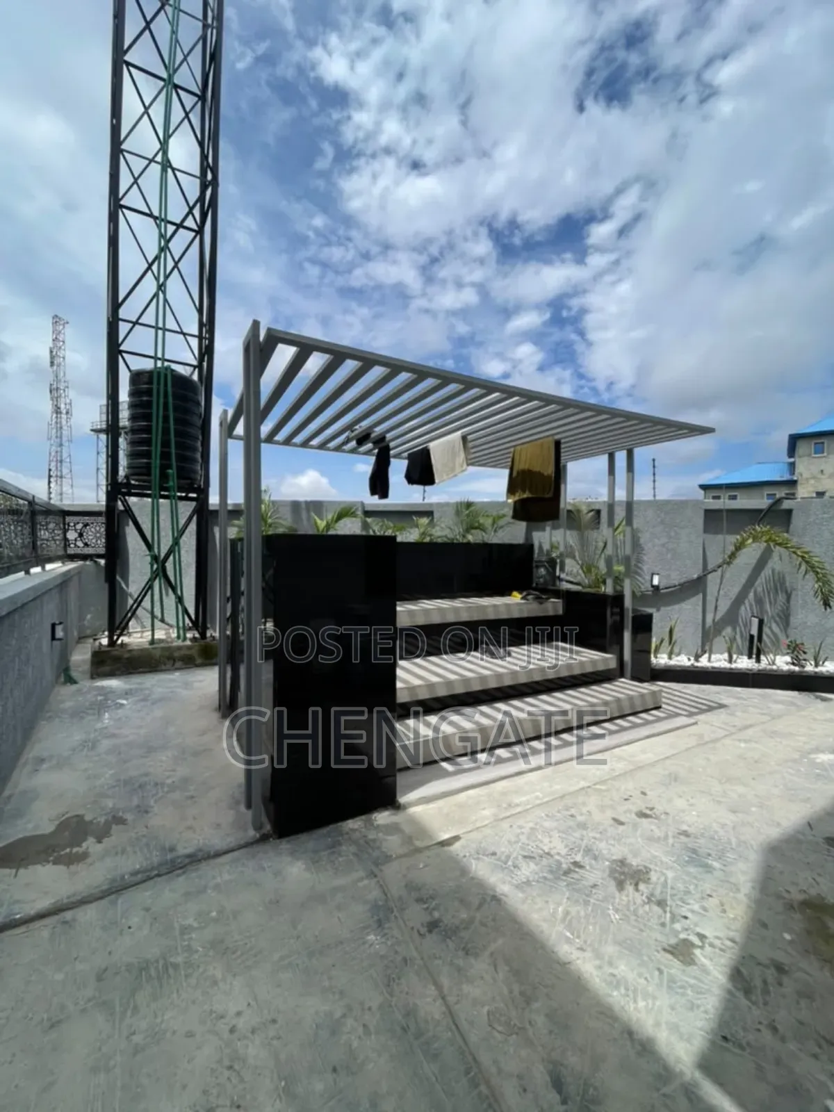 5bdrm Duplex in Chevron for sale