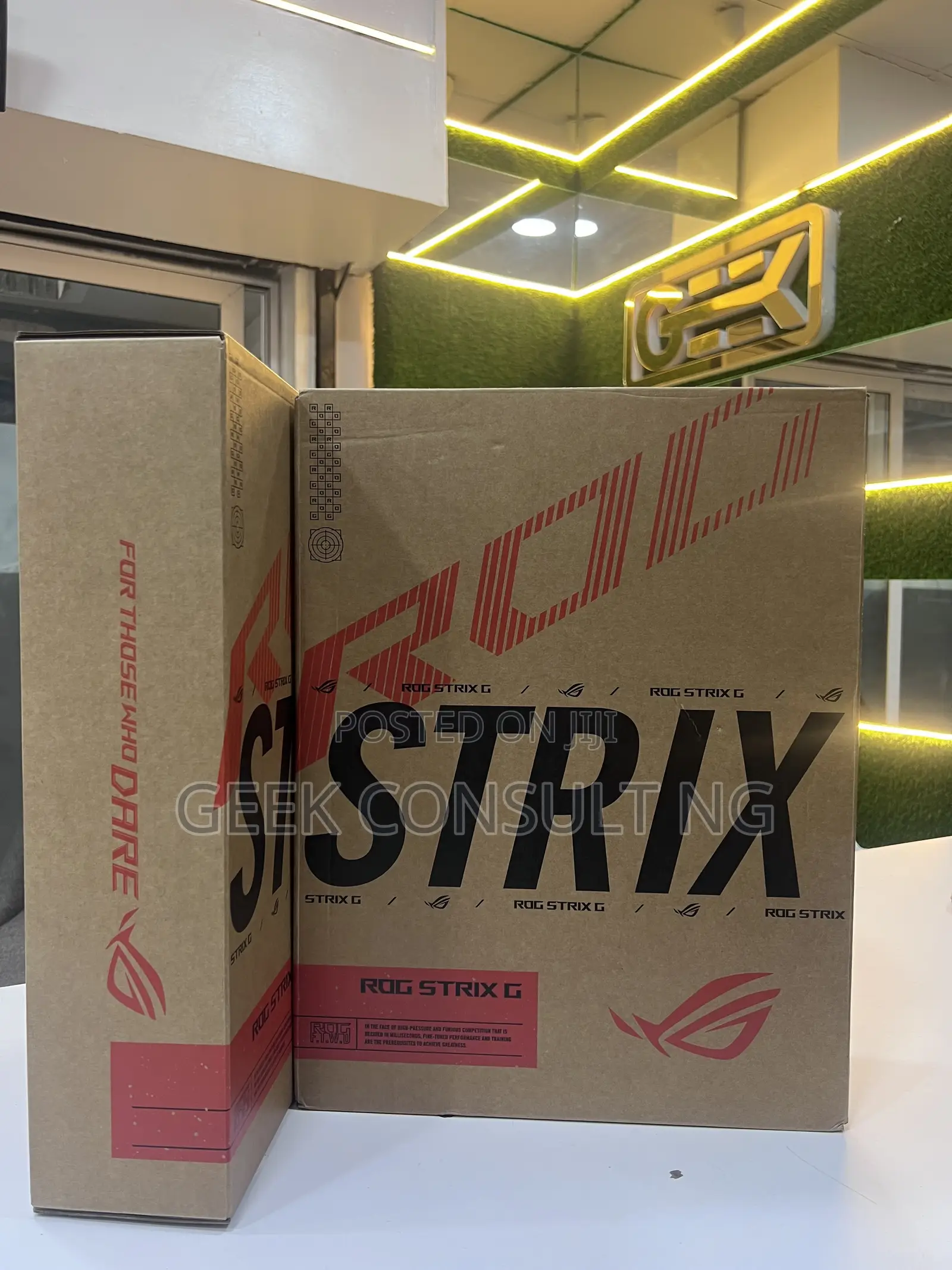 New Laptop Asus ROG Strix G18 16GB AMD Ryzen 9 SSD 2T