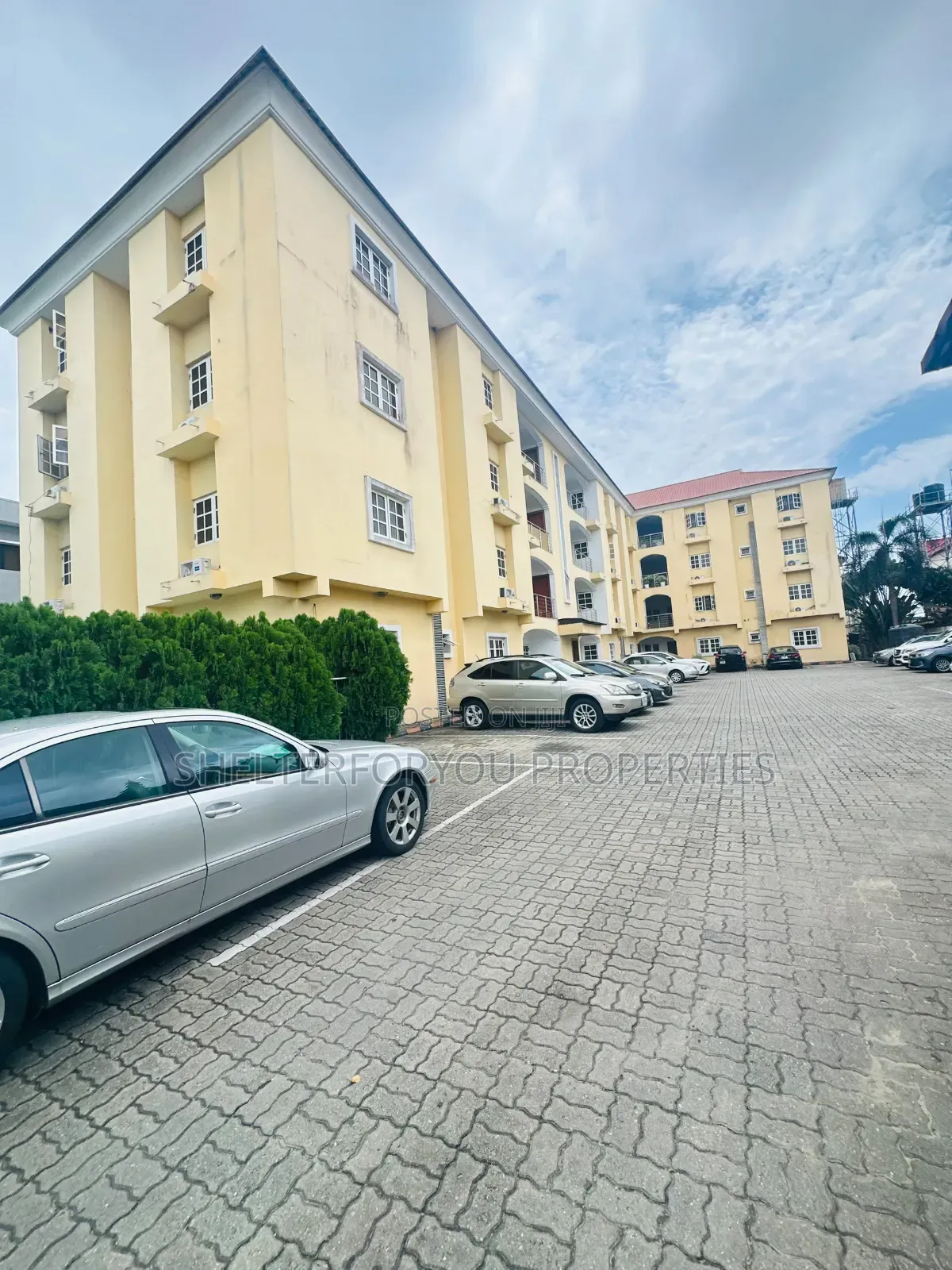 3bdrm Apartment in Lekki Phase 1 for rent