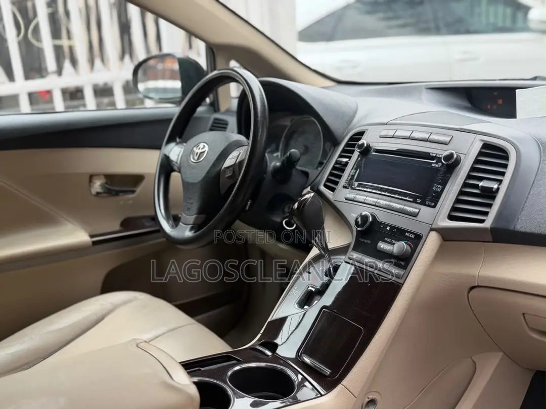 Toyota Venza LE 2010 Brown
