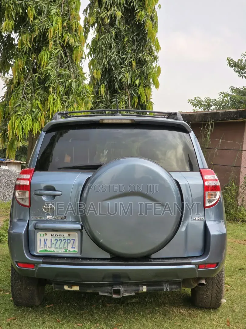 Toyota RAV4 2009 Blue