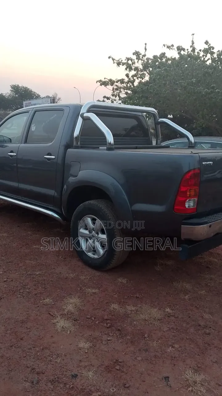 Toyota Hilux 3.0 D-4D 4x4 2014 Gray