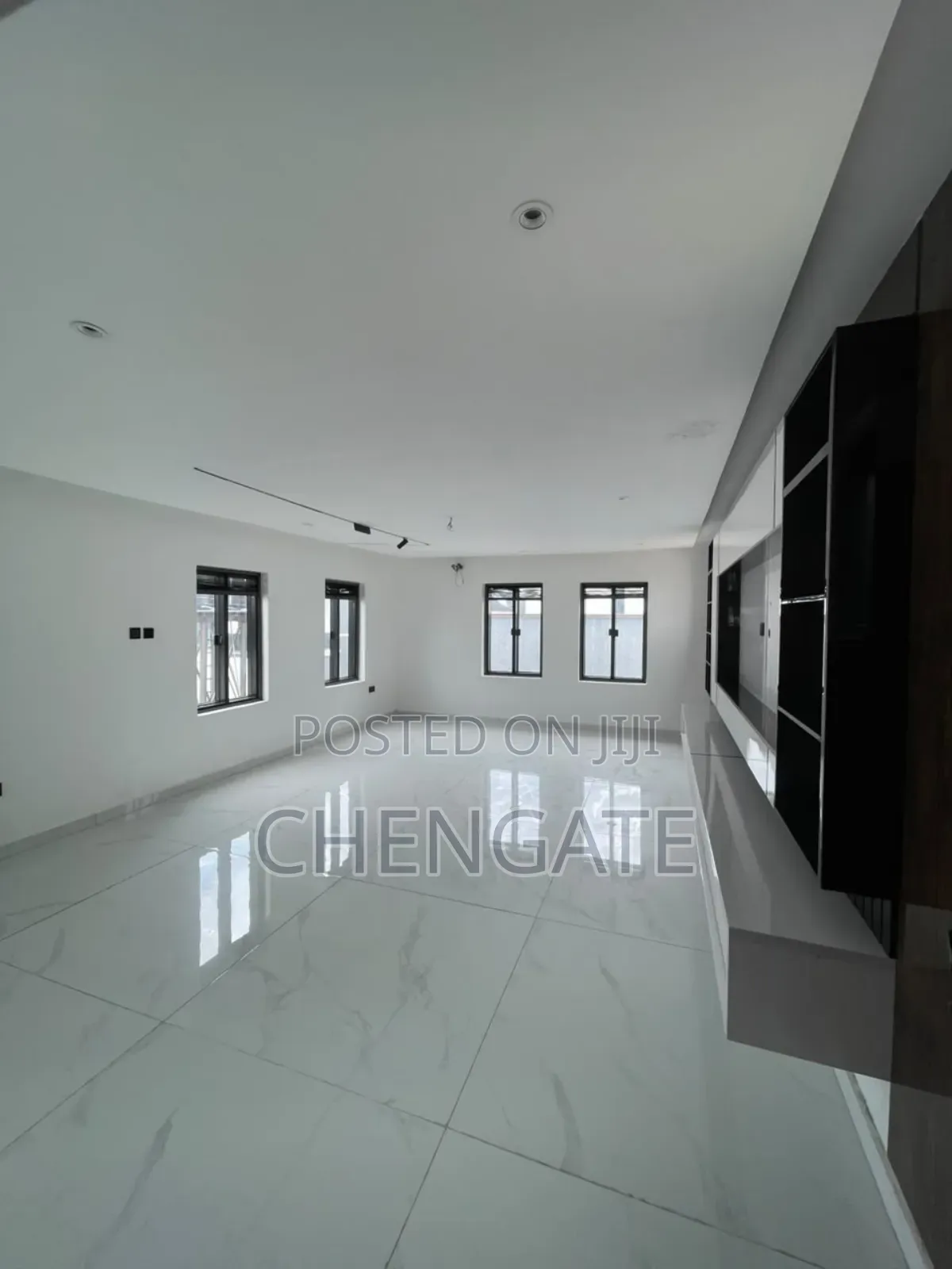 5bdrm Duplex in Osapa london for sale