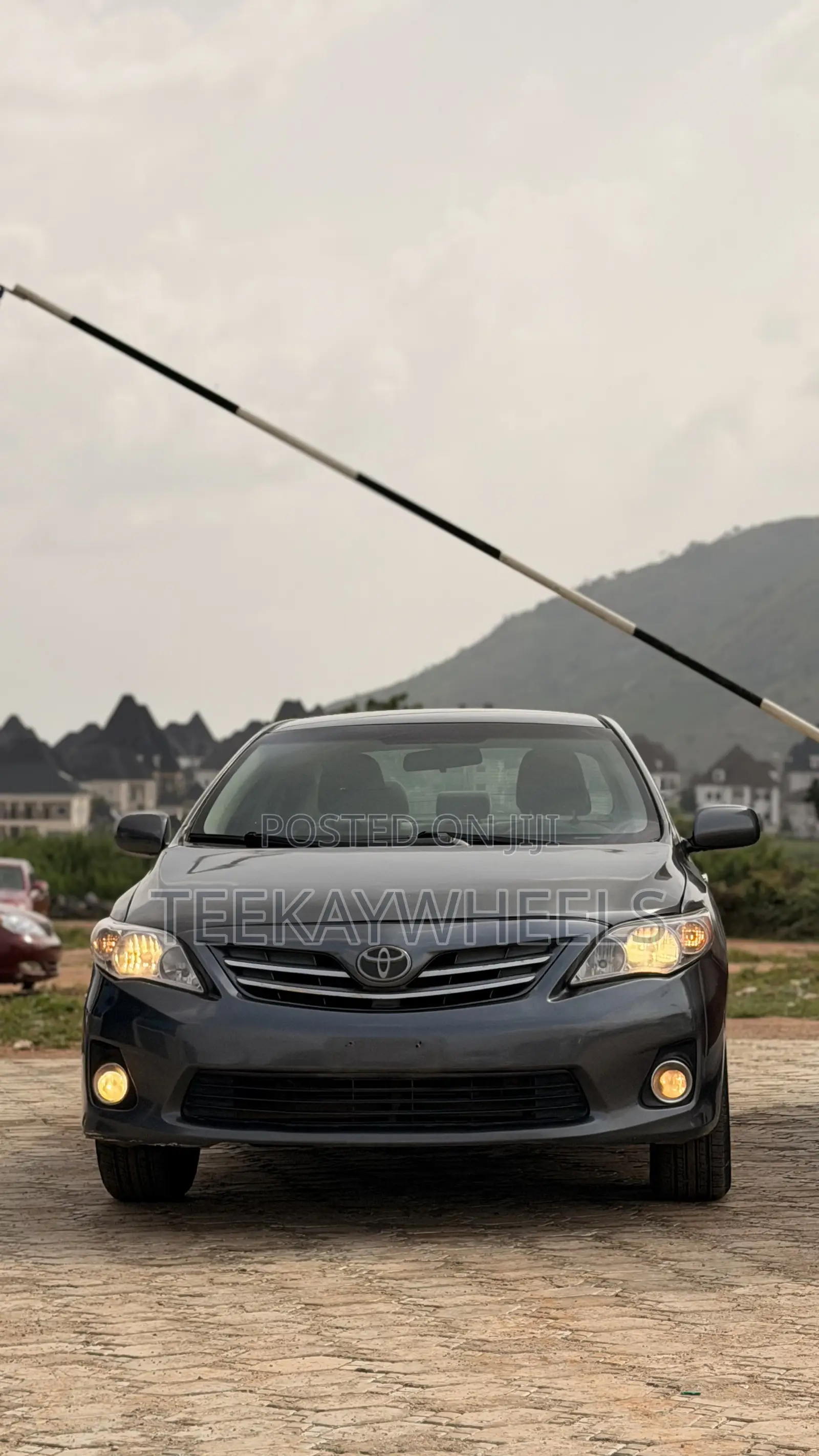 Toyota Corolla LE 4dr Sedan (1.8L 4cyl 4A) 2013 Gray