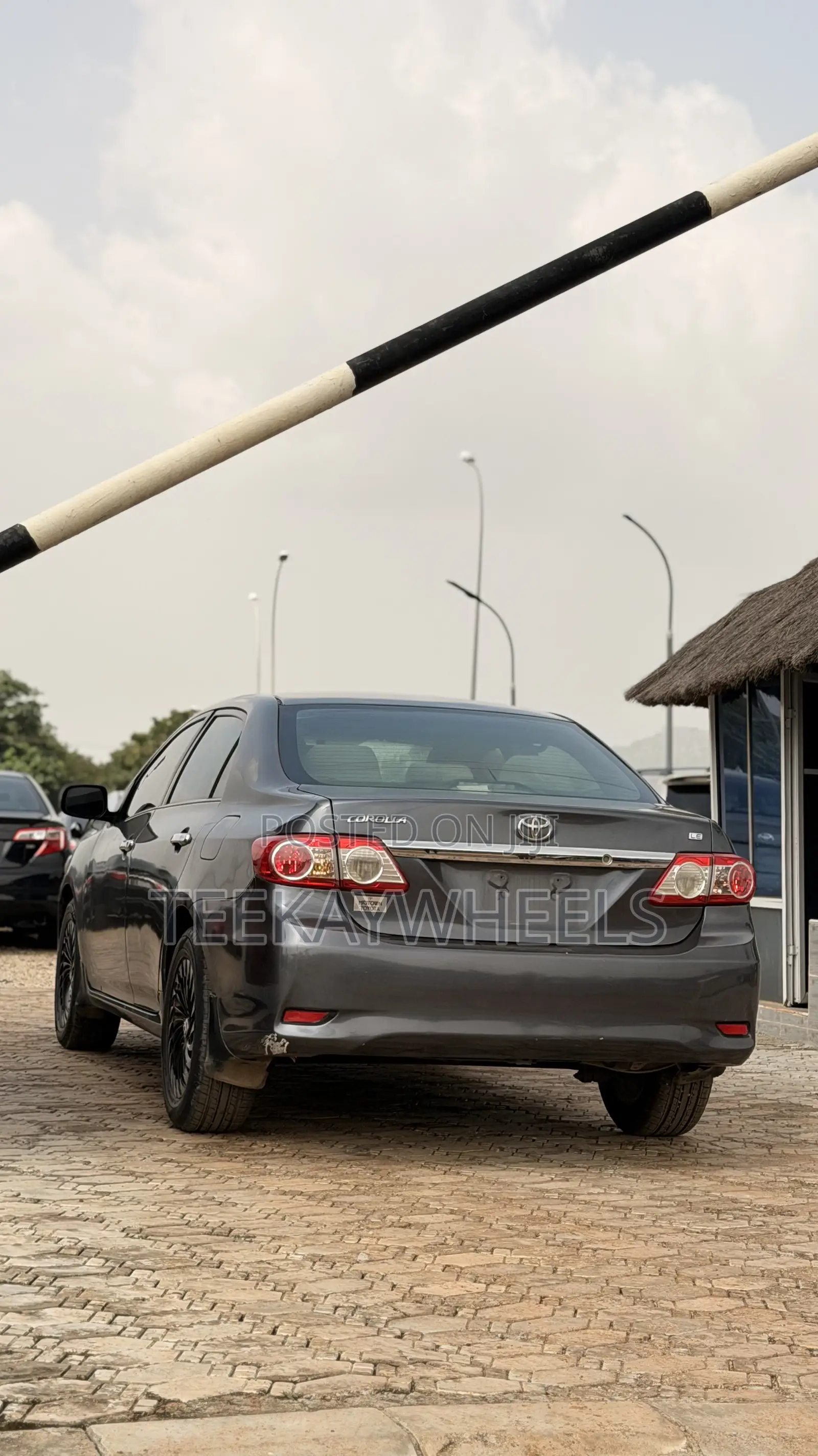 Toyota Corolla LE 4dr Sedan (1.8L 4cyl 4A) 2013 Gray