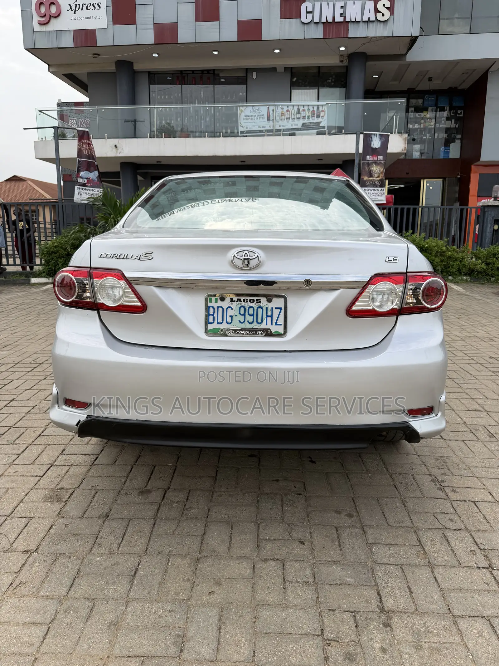 Toyota Corolla LE 4dr Sedan (1.8L 4cyl 4A) 2013 Silver